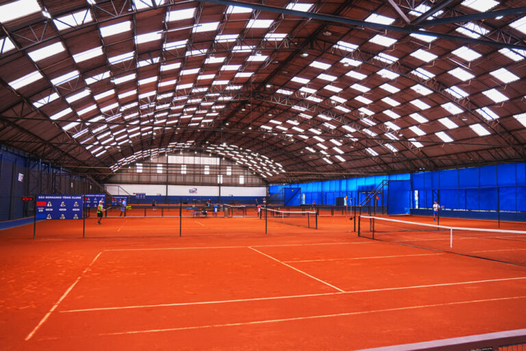 Quadra-de-Tenis-Coberta