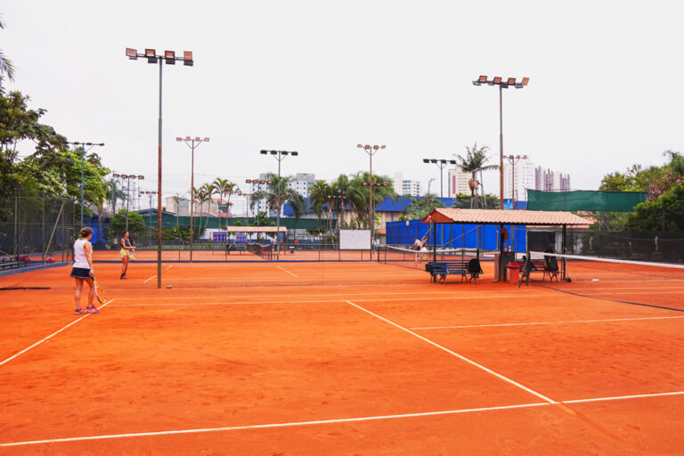 Quadra-de-Tenis-Descoberta